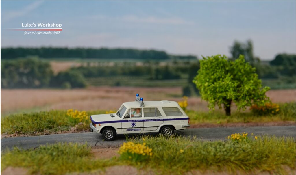 Fiat 125p Karetka pogotowia - widok z prawej strony.
Wykonanie: Luke's Workshop