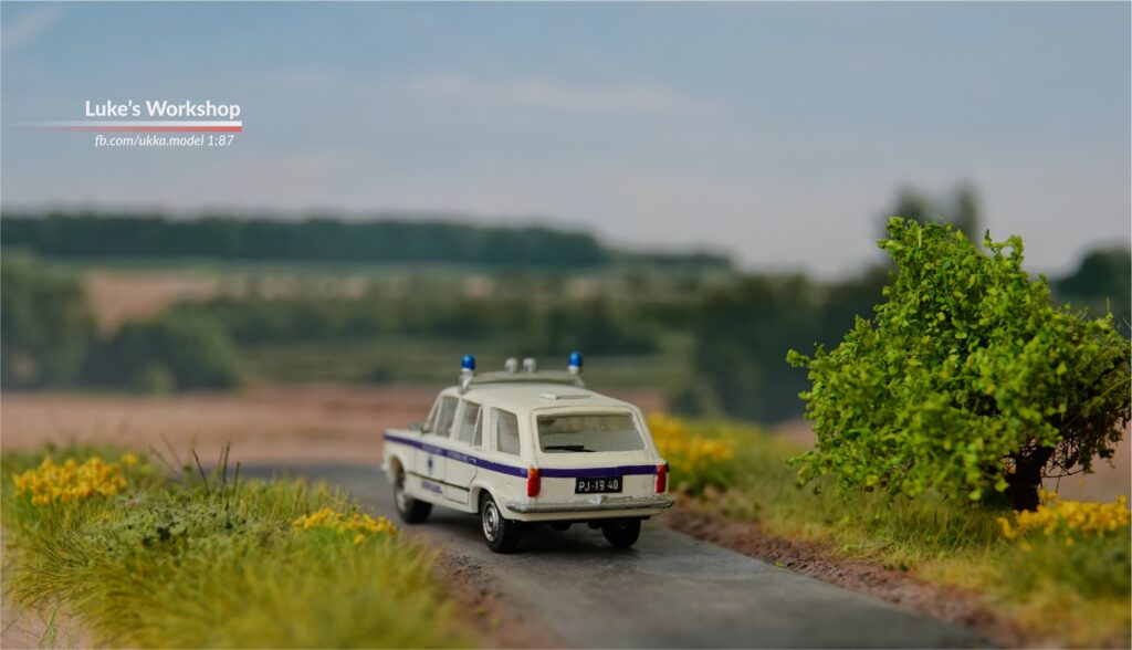 Fiat 125p Karetka pogotowia - widok z tyłu.
Wykonanie: Luke's Workshop